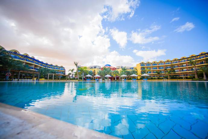 Imagen de la piscina del Hotel Carols Beau Rivage. Foto 20
