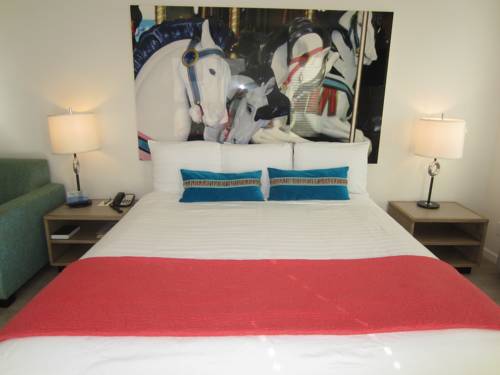 Imagen de la habitación del Hotel Carousel Beach Inn. Foto 15
