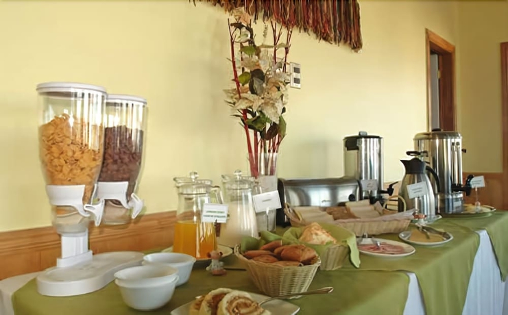 Imagen del bar/restaurante del Hotel Carpa Manzano. Foto 3