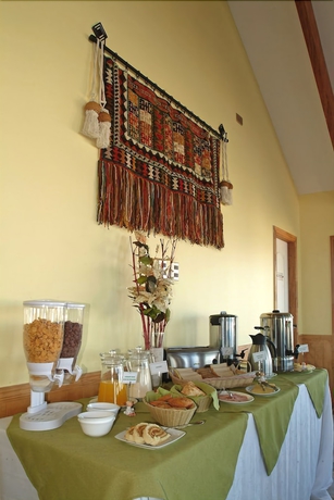 Imagen del bar/restaurante del Hotel Carpa Manzano. Foto 4