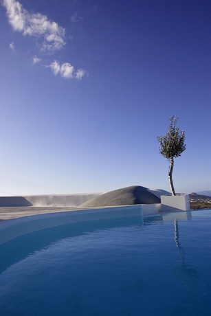 Imagen de la piscina del Hotel Carpe Diem Santorini. Foto 13