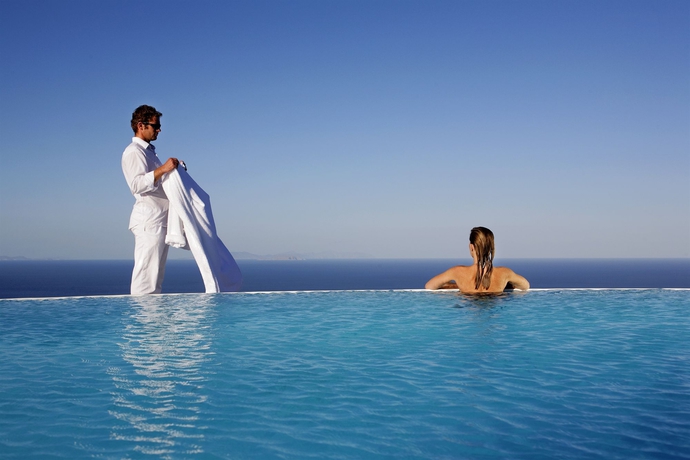 Imagen de la piscina del Hotel Carpe Diem Santorini. Foto 16