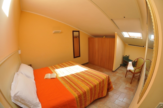 Imagen de la habitación del Hotel Carpediem Assisi Living Club. Foto 2