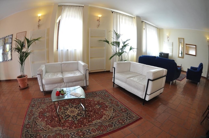 Imagen de los interiores del Hotel Carpediem Assisi Living Club. Foto 19