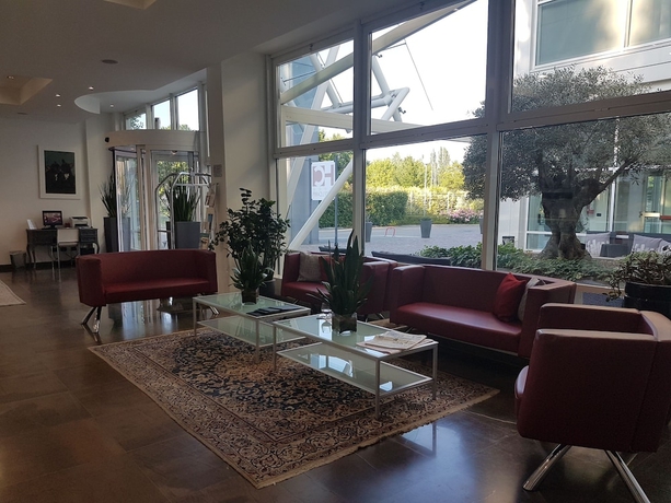 Imagen de los interiores del Hotel Carpi. Foto 16