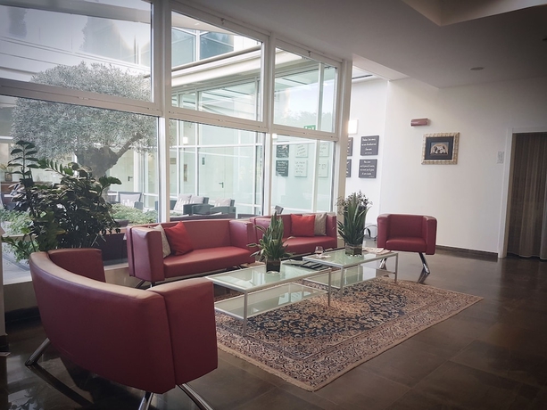 Imagen del bar/restaurante del Hotel Carpi. Foto 3