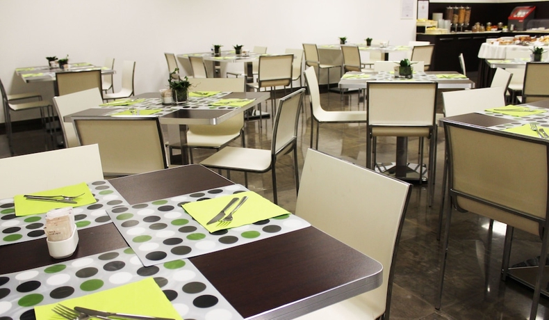 Imagen del bar/restaurante del Hotel Carpi. Foto 4