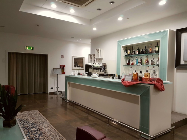 Imagen del bar/restaurante del Hotel Carpi. Foto 8