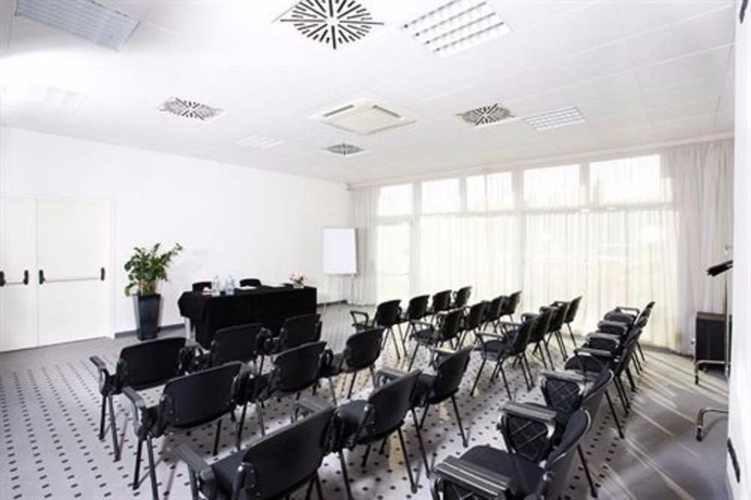 Imagen de los interiores del Hotel Carpi. Foto 18