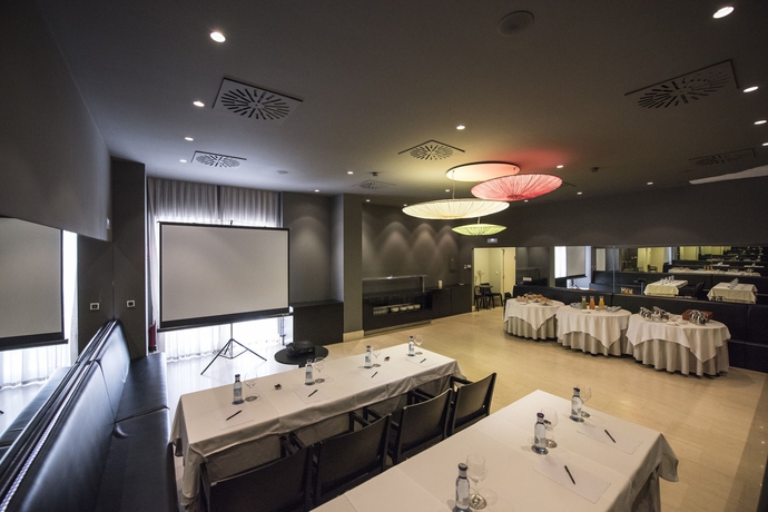 Imagen de los interiores del Hotel Carr&iacute;s Cardenal Quevedo. Foto 12