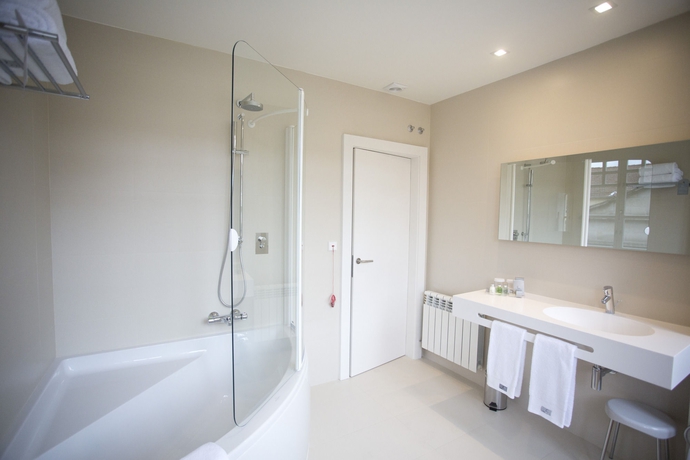 Imagen de la habitación del Hotel Carr&iacute;s Cardenal Quevedo. Foto 11