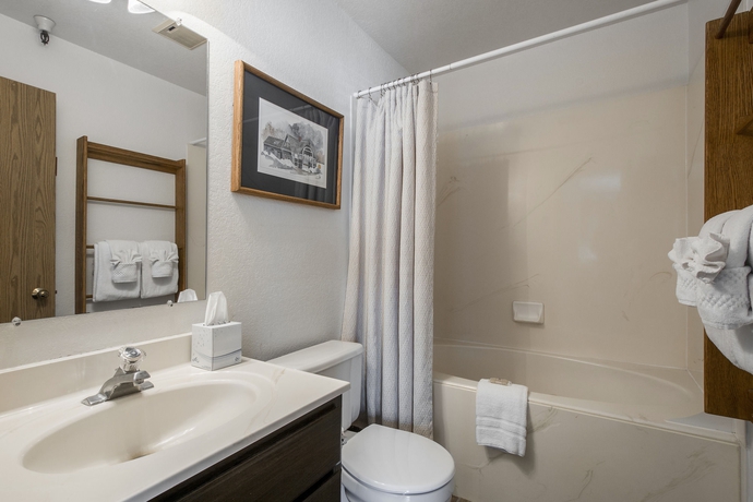 Imagen de la habitación del Hotel Carriage House 305 1 Bedroom Condo By Redawning. Foto 11