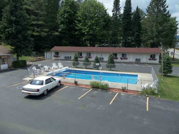 Imagen de los exteriores del Hotel Carriage House Motor Inn. Foto 10