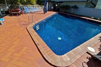 Imagen de la piscina del Hotel Carrington Court. Foto 11