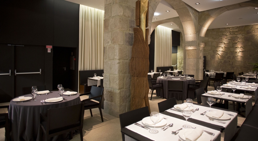 Imagen del bar/restaurante del Hotel Carris Ribeira. Foto 8