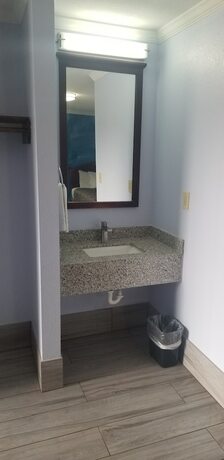 Imagen de la habitación del Hotel Carrizo Executive Inn. Foto 19