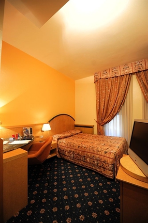 Imagen de la habitación del Hotel Carrobbio. Foto 14