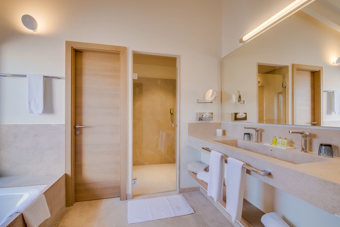 Imagen de la habitación del Hotel Carrossa Spa Villas. Foto 3