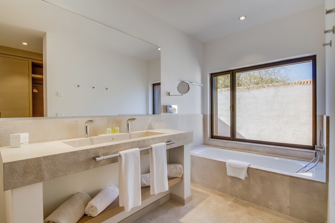 Imagen de la habitación del Hotel Carrossa Spa Villas. Foto 6