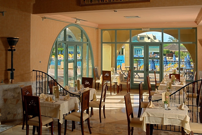 Imagen del bar/restaurante del Hotel Carthage Thalasso Resort. Foto 1
