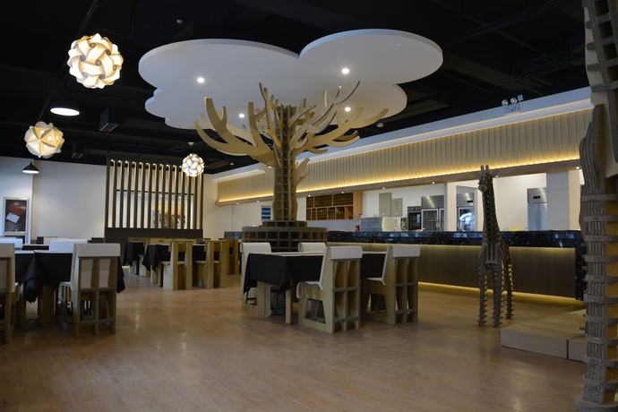 Imagen del bar/restaurante del Hotel Carton King. Foto 5