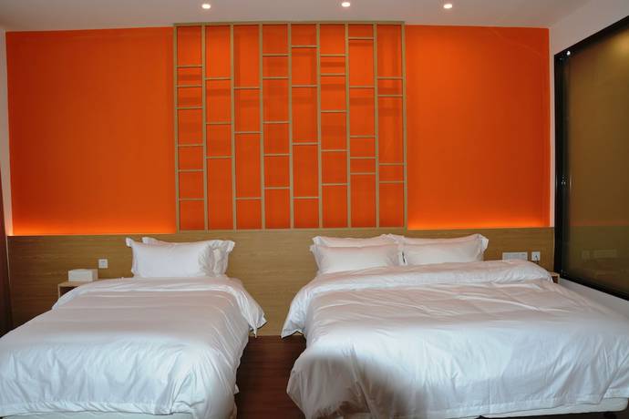 Imagen de la habitación del Hotel Carton King. Foto 12