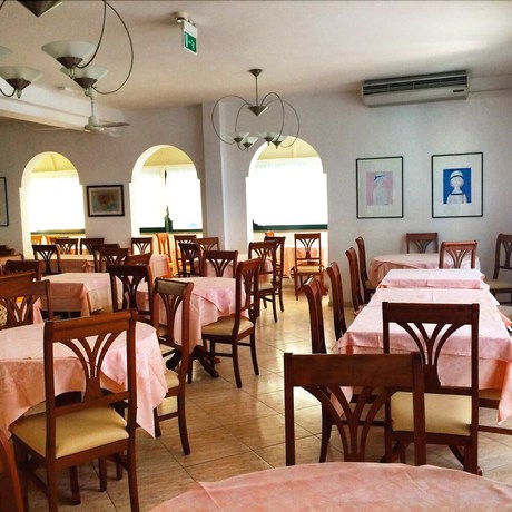 Imagen del bar/restaurante del Hotel Caruso, Rimini. Foto 6