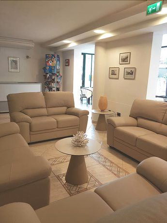 Imagen de los interiores del Hotel Caruso, Rimini. Foto 19