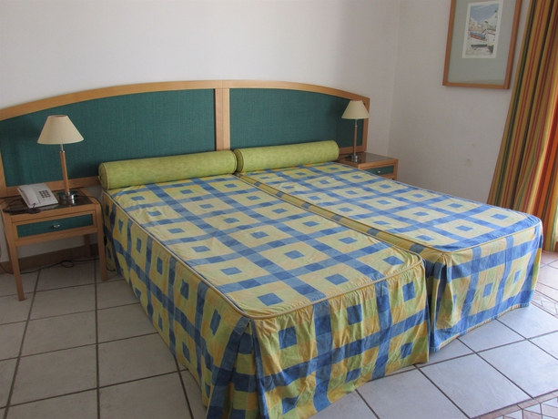 Imagen de la habitación del Hotel Carvoeiro Plaza. Foto 4