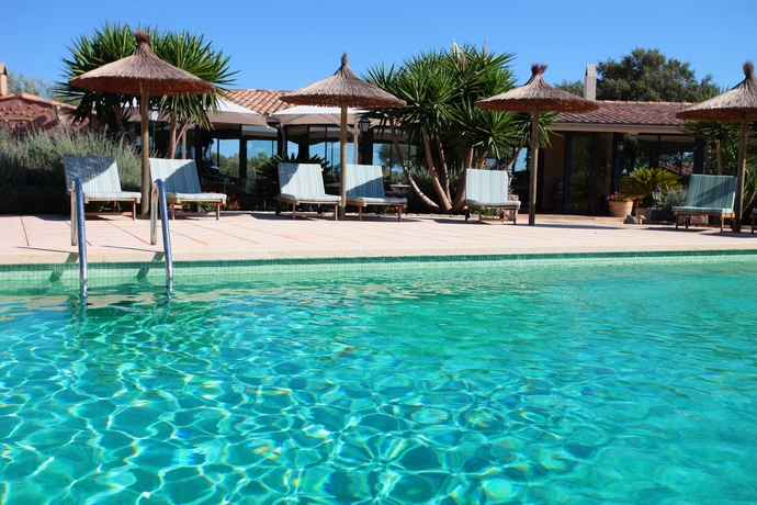 Imagen de la piscina del Hotel Ca's Garriguer. Foto 16