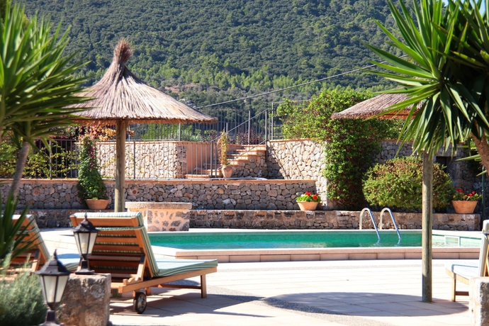 Imagen de la piscina del Hotel Ca's Garriguer. Foto 17