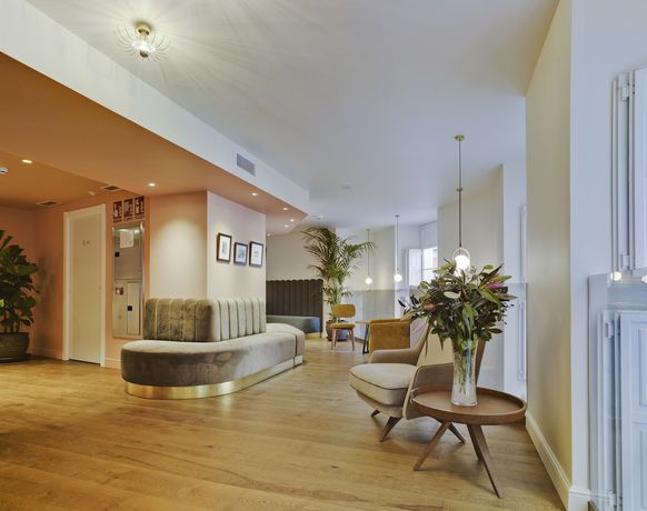 Imagen de los interiores del Hotel Casa Alberola Alicante, Curio Collection By Hilton. Foto 17