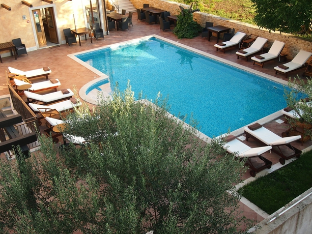 Imagen de la piscina del Hotel Casa Alice. Foto 15