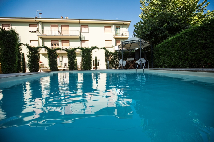 Imagen de la piscina del Hotel Casa Americani. Foto 16