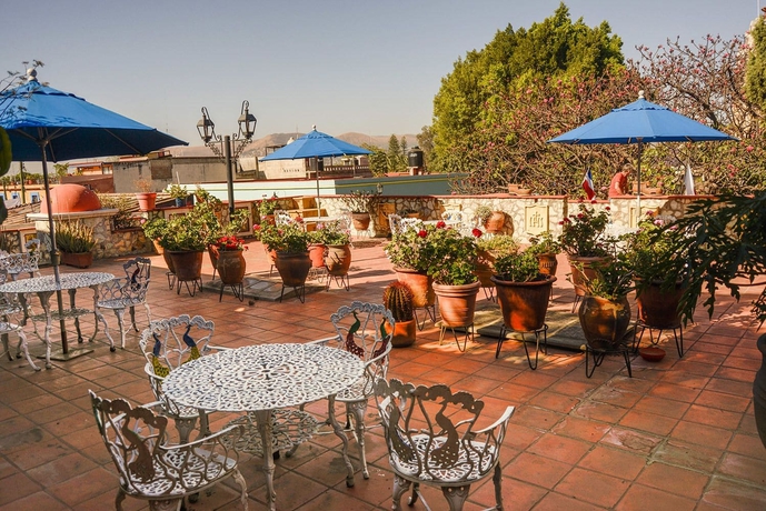 Imagen de los exteriores del Hotel Casa Arnel. Foto 13