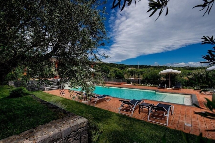 Imagen de la piscina del Hotel Casa Arrigo. Foto 19