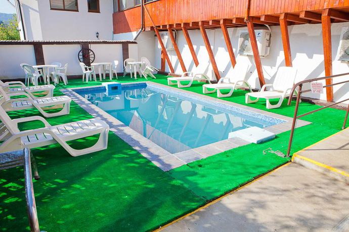 Imagen de la piscina del Hotel Casa Bazna. Foto 13