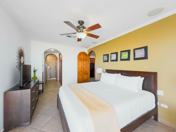 Imagen de la habitación del Hotel Casa Blanca Golf Villas. Foto 13