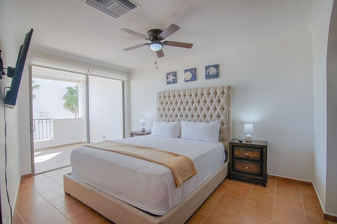 Imagen de la habitación del Hotel Casa Blanca Golf Villas. Foto 18