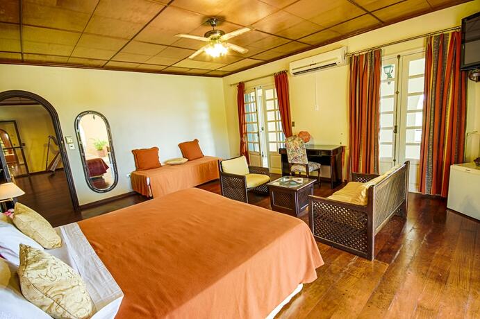 Imagen general del Hotel Casa Blanca, Hernandarias. Foto 6