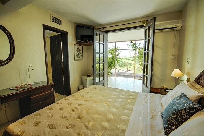 Imagen general del Hotel Casa Blanca, Hernandarias. Foto 7