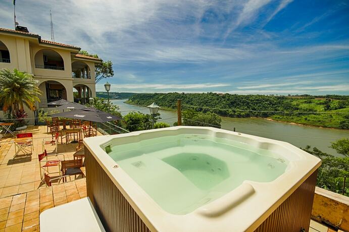 Imagen general del Hotel Casa Blanca, Hernandarias. Foto 8