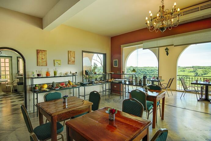 Imagen general del Hotel Casa Blanca, Hernandarias. Foto 11