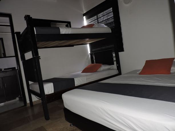 Imagen de la habitación del Hotel Casa Blanca Laureles. Foto 3