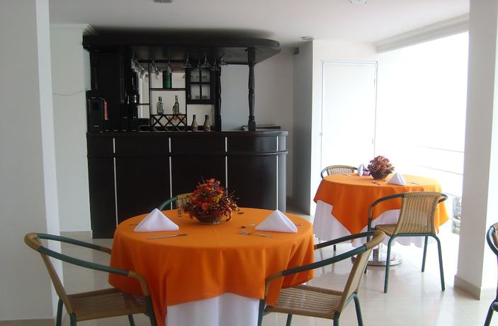 Imagen del bar/restaurante del Hotel Casa Blanca Villeta. Foto 3