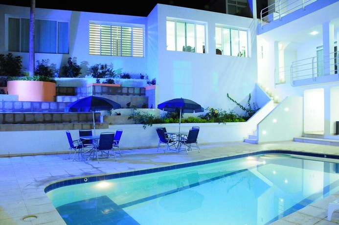 Imagen de la piscina del Hotel Casa Blanca Villeta. Foto 17