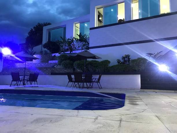 Imagen de la piscina del Hotel Casa Blanca Villeta. Foto 20