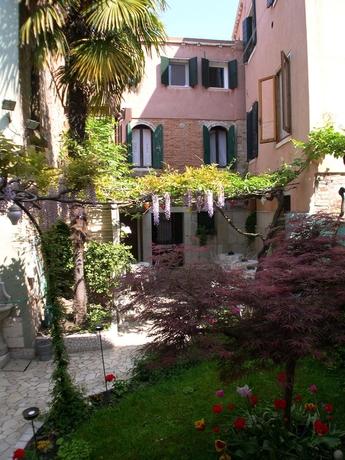 Imagen de los exteriores del Hotel Casa Boccassini. Foto 6