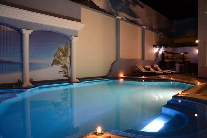Imagen de la piscina del Hotel Casa Bonita and Luxury Residence. Foto 15
