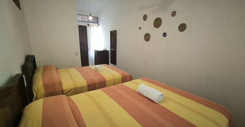 Imagen de la habitación del Hotel Casa Bugambilias, San Pedro Pochutla. Foto 6